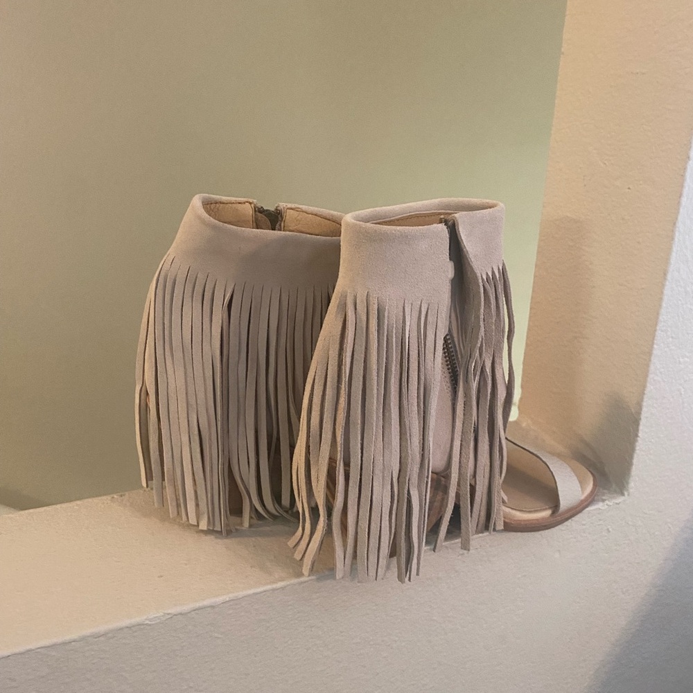 Koolabura by Ugg. Fringe Ankle Zip Sandals — Beige Womens Heels. Size 6. NWOT. - Picture 2 of 7